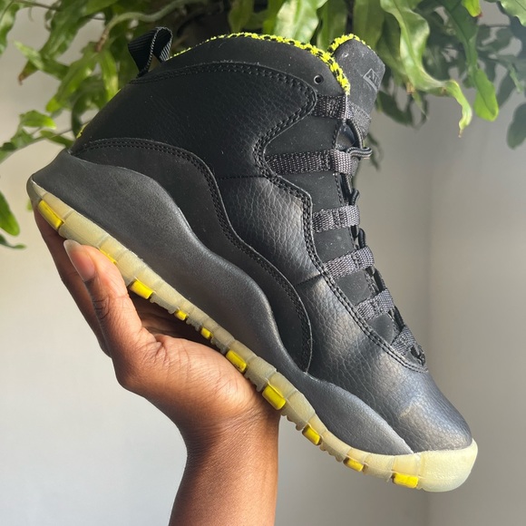 Jordan Retro 5 Venom Black Sneakers - Picture 2 of 15